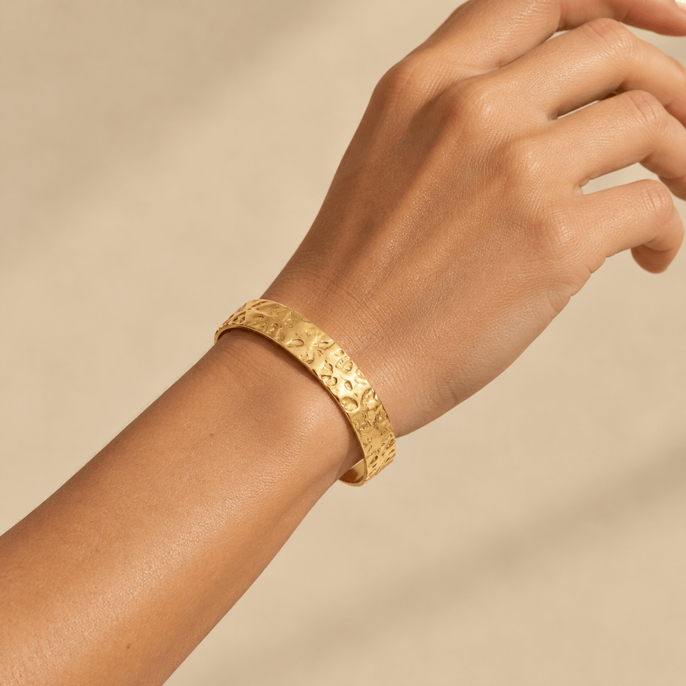 Faye Chunky Textured Cuff Bracelet - CLAYCALI