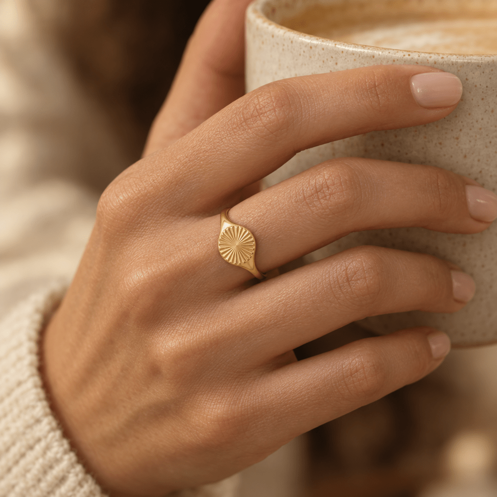 Maddie Sunburst Signet Ring - CLAYCALI