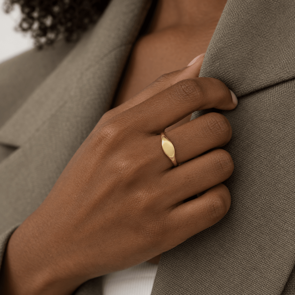 Violet Essential Signet Ring - CLAYCALI