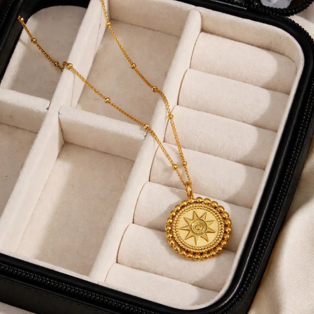 Solara Gold Pendant Necklace - CLAYCALI