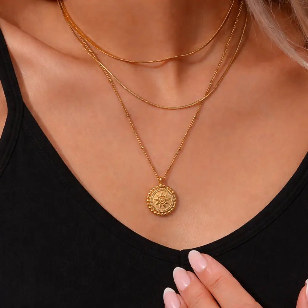Solara Gold Pendant Necklace - CLAYCALI