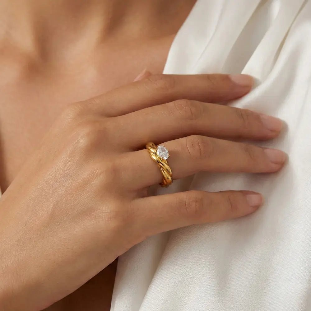 Donna Twist Diamond Ring - CLAYCALI