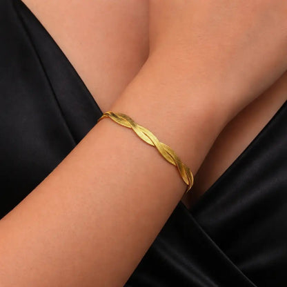 Nyra Twisted Chain Bracelet - CLAYCALI