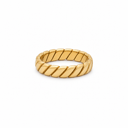 Shea Bold Twist Ring — white background
