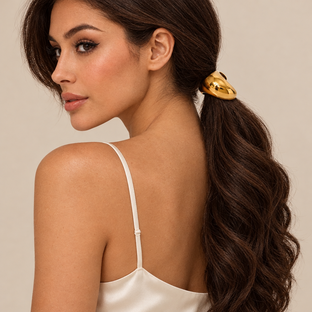 Hair accessory 40 — on model