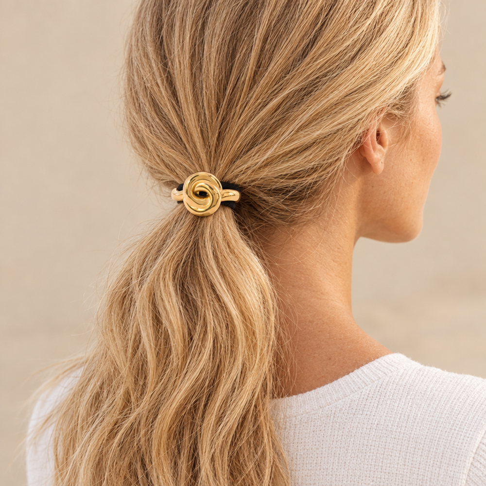 Hair accessory 41 — close-up