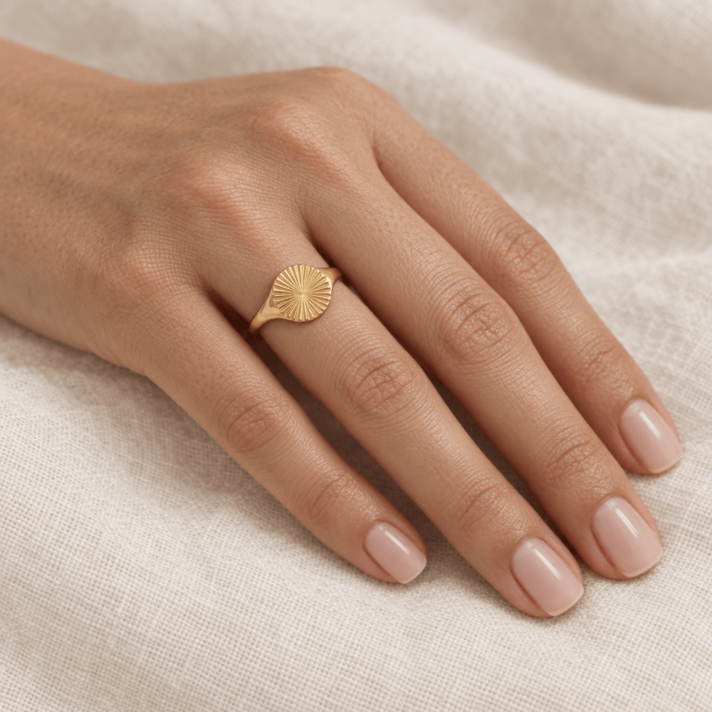Maddie Sunburst Signet Ring - CLAYCALI