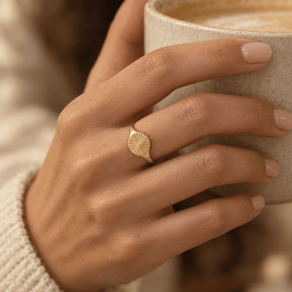 Maddie Sunburst Signet Ring - CLAYCALI